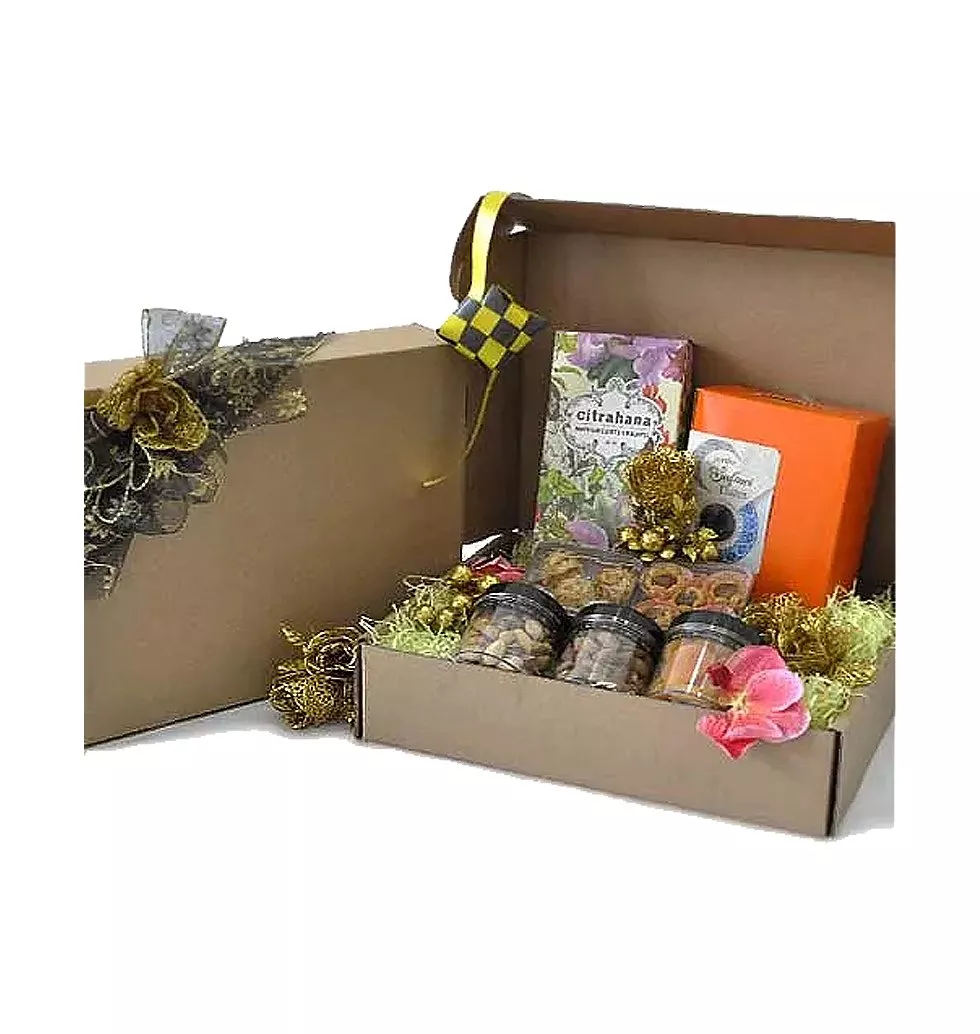 Delicacy Delight Hamper of Halal Cookies, Dates and Tarts